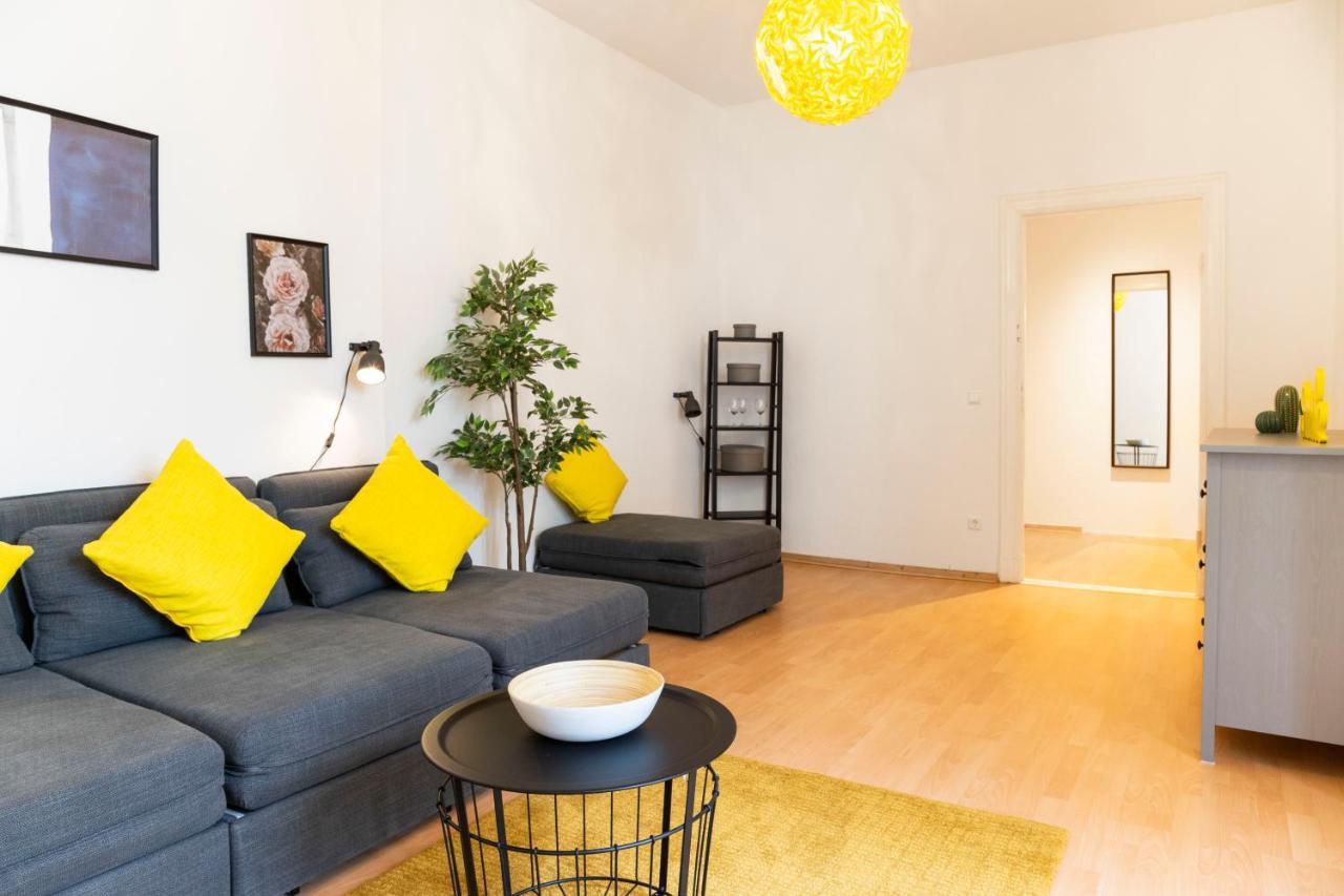Amazing Apartment 1BR for 7 @Mauerpark PBerg Berlin Bagian luar foto